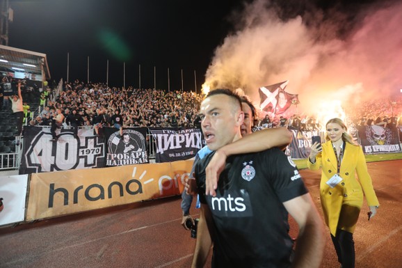 Natho sa Markovićem slavi gol protiv Zvezde u 200. derbiju