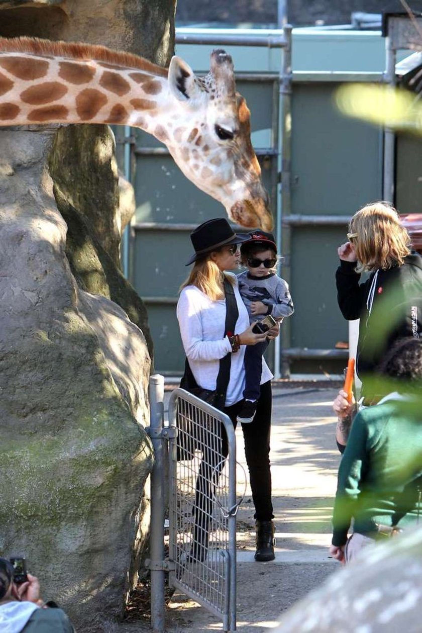 Nicole Richie i Joel Maddenz dziećmi w Zoo