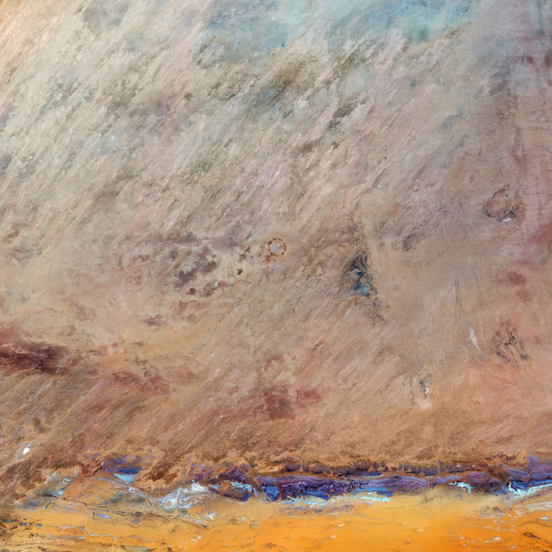Zdjęcie krateru Tenoumer na Saharze