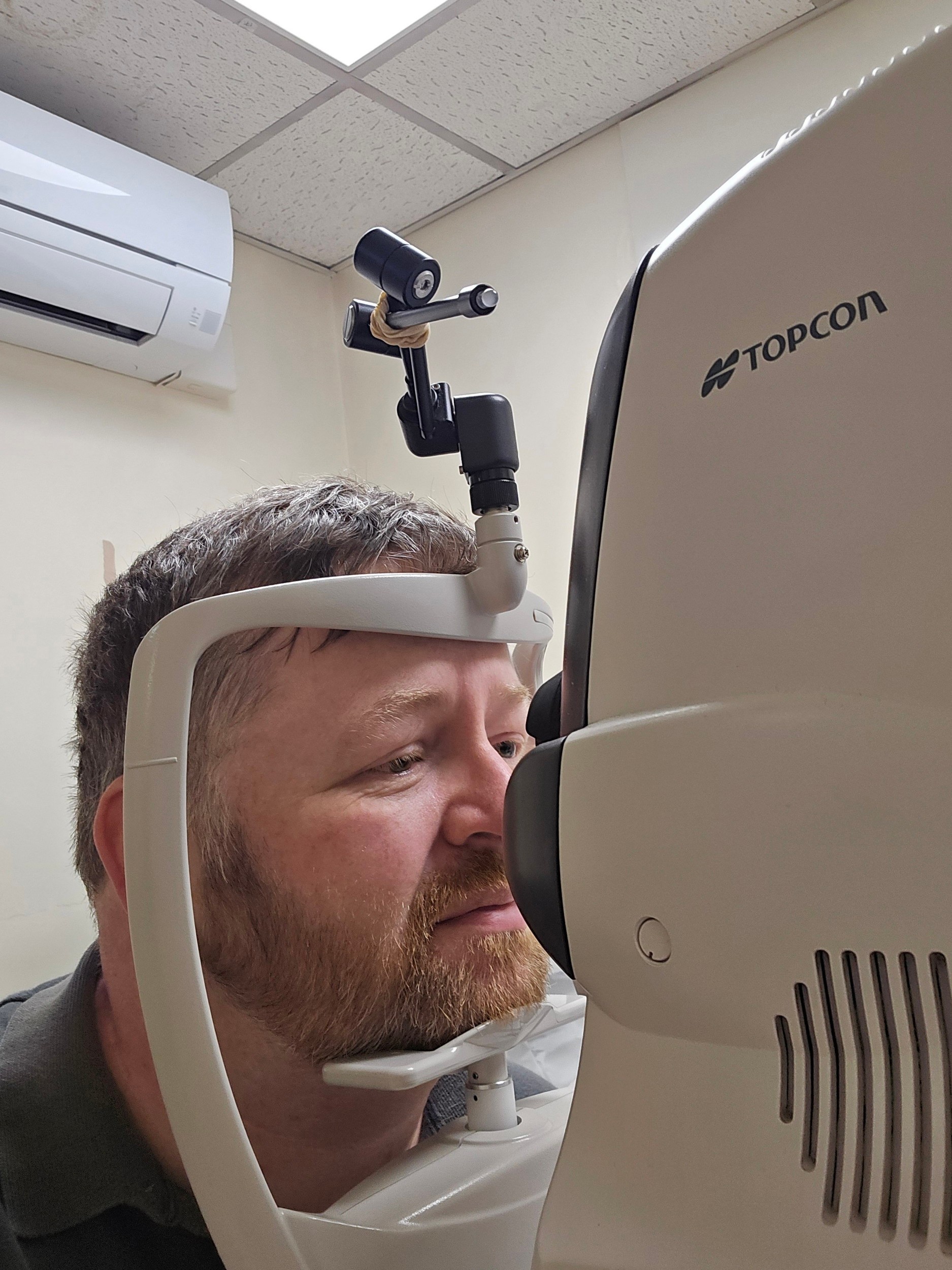 Mark Bryan mal po operácii zvláštne halucinácie. 