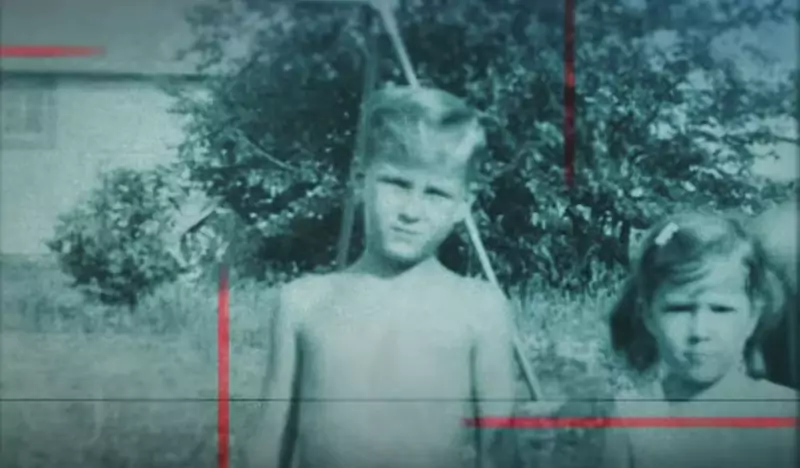 Pierwsze osobowości zaczęły pojawiać się we wczesnym dzieciństwie Fot. kadr z filmu dokumentalnego &quot;24 twarze Billy’ego Milligana&quot; Netflix You Tube
