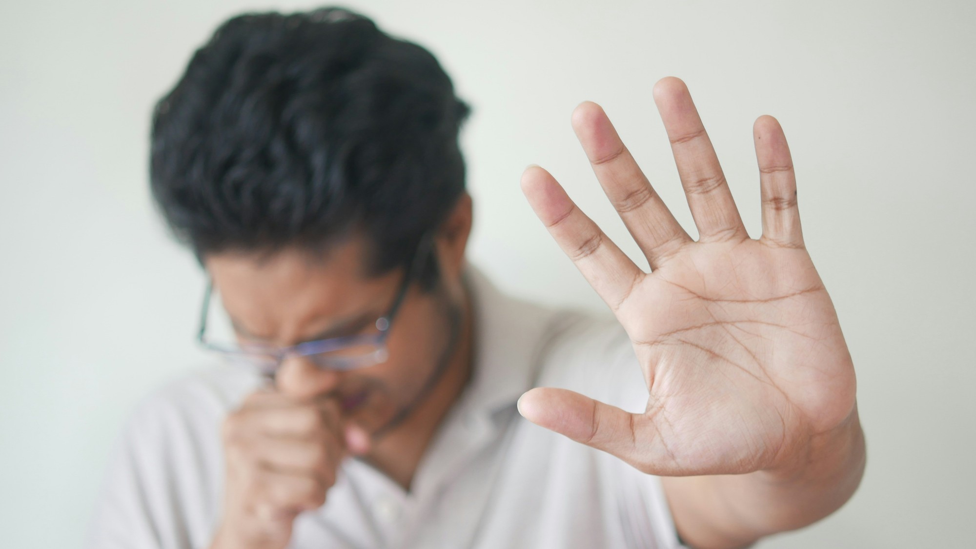 Keď kašeľ neustupuje, mnohí siahnu po sirupe.