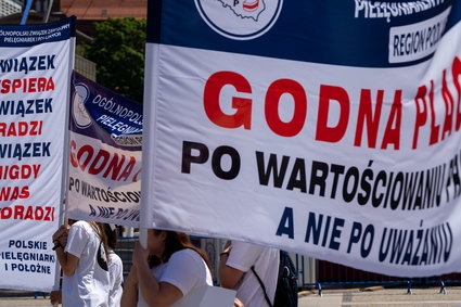 Senat za podwyżkami dla pracowników ochrony zdrowia. Ile będą zarabiać po zmianach?