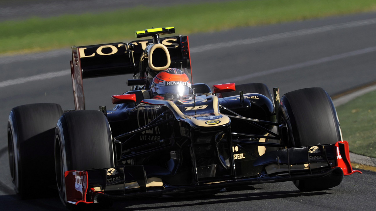 W kwalifikacjach do Grand Prix Australii zespół Lotus cieszył się z postawy Romaina Grosjeana i żałował straconej szansy Kimiego Raikkonena. W wyścigu było dokładnie odwrotnie: Fin po starcie z 17. pozycji zdobył punkty za siódme miejsce, a jego młodszy kolega odpadł z rywalizacji już po trzech okrążeniach.