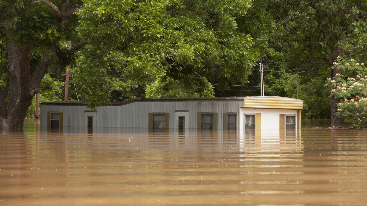 Mobile home park flooded following heavy rains in Richmond, Texas