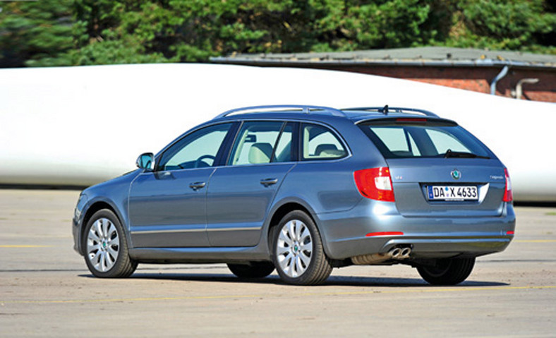 Hyundai podnosi poprzeczkę. Czy i40 pokona Passata, Superba, Mazdę 6 oraz Volvo V60 i Peugeota 508?