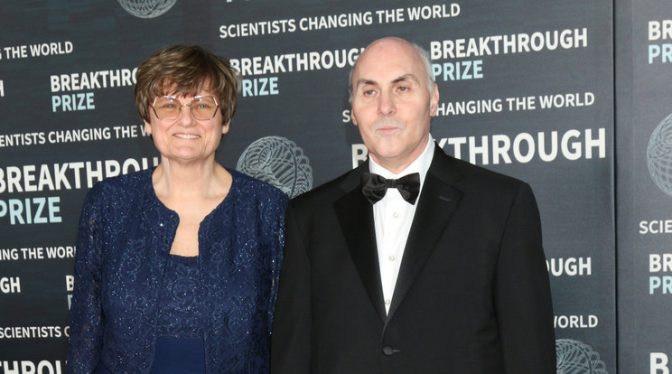 Karikó Katalin és Drew Weissman egy idei díjátadáson. A kutatásaik nyomán létrehozott vakcinák több millió ember életét mentették meg, és még több ember súlyos megbetegedését előzték meg. Kevés tudós ért el munkáságával ilyen hatalmas kézzelfogahtó sikert. / Fotó: NorthFoto