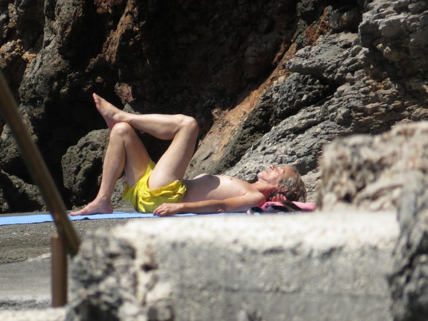 Evo ko sve od poznatih ima svoju plažu i vilu na moru: Jedna noću svetli