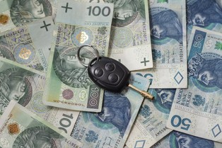 Ile kosztuje OC w 2025 roku? Cena ubezpieczenia samochodu spada, ale nie dla wszystkich