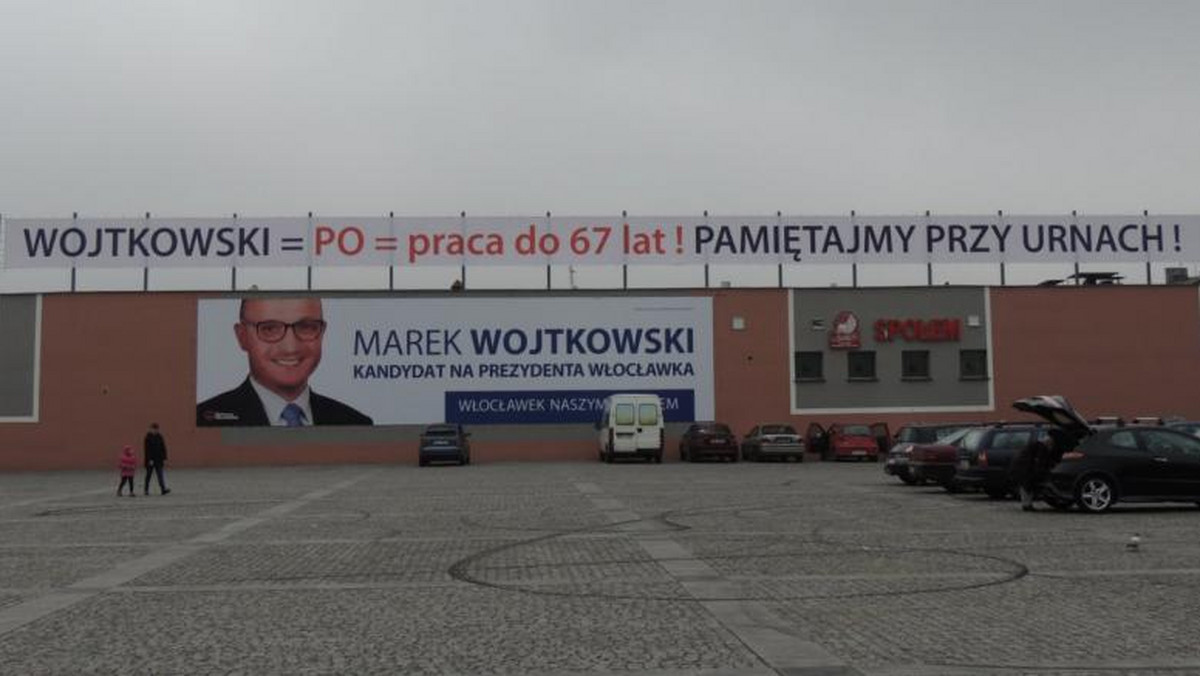 We Włocławku przedwyborcza wojna plakatowa wkracza w nową fazę. Na hali targowej w centrum miasta widnieje ogromny baner wyborczy kandydata na prezydenta Włocławka, Marka Wojtkowskiego z Platformy Obywatelskiej.