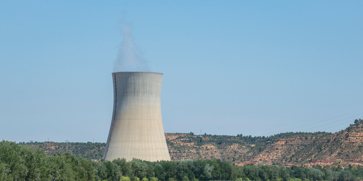 W położonej we wschodniej Hiszpanii elektrowni atomowej w nocy wybuchł pożar. Jedna osoba nie żyje.