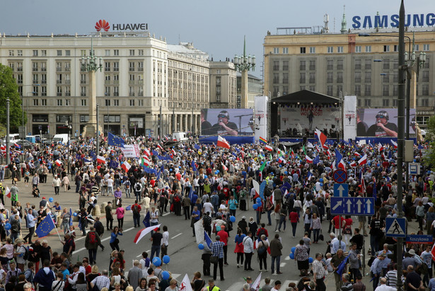 Spór o liczebność Marszu Wolności, policja broni swoich wyliczeń. "Teren zajmowany przez manifestantów i ich zagęszczenie"