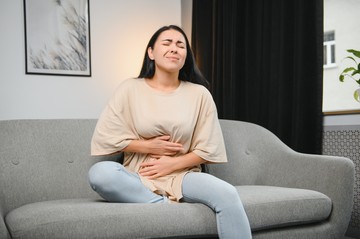 IBS, irritábilis szindróma, hasi fájdalom, hasmenés, székrekedés, székletürítés, hasi diszkomfortérzés, puffadás