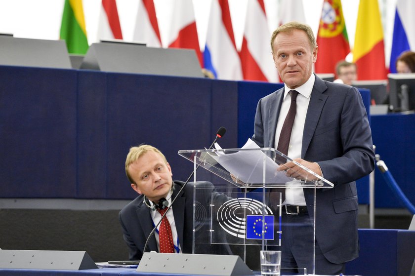 Tusk drwi z prawicowego tygodnika. Zamieścił wymowne zdjęcie