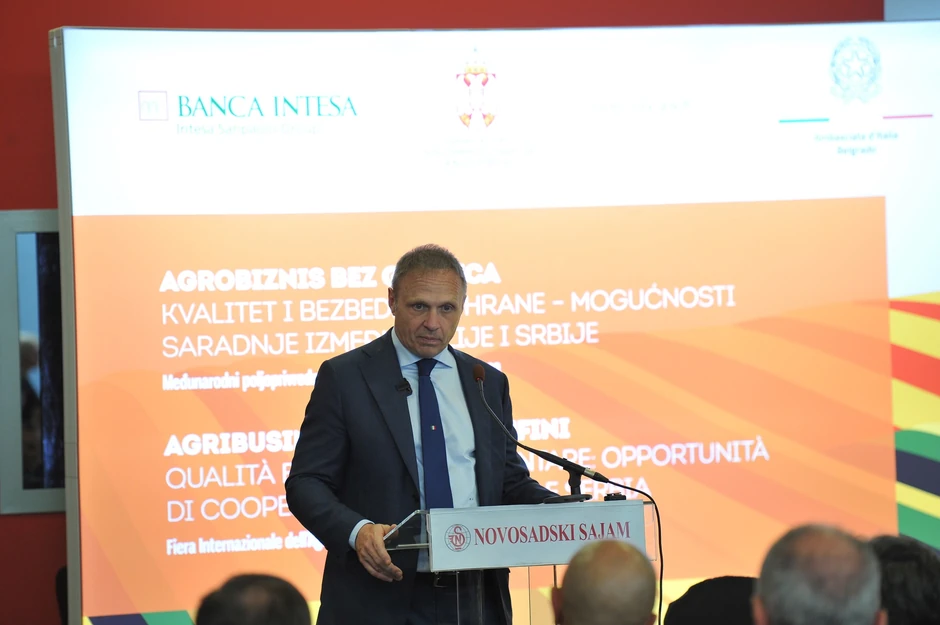 Frančesko Lolobriđida, ministar poljoprivrede Republike Italije