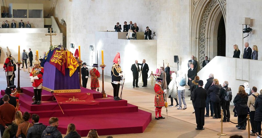 Džozef Bajden kraljica Elizabeta II Vestminster hol