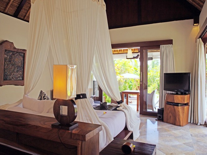 7. miejsce: Kajane Mua Villas, Bali, Indonezja.
“Kajane Mua Villas to zdecydowanie jeden z najlepszych resortów, w jakich mieliśmy okazję się zatrzymać. Obsługa była przemiła i bardzo pomocna. Resort, położony w centrum Ubud, jest świetnym miejscem na wakacje z dziećmi. Można zarezerwować przepiękne wille z basenem. Po prostu wymarzone wakacje.”