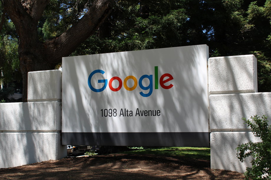 Googleplex nie jest otwarty dla zwiedzających. Kompleksu pilnują ochroniarze i wszędobylskie kamery
