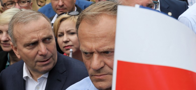 Schetyna krytykuje Tuska? "Nie jest dobrze, jeśli znajduje się tematy, które mogą podzielić"