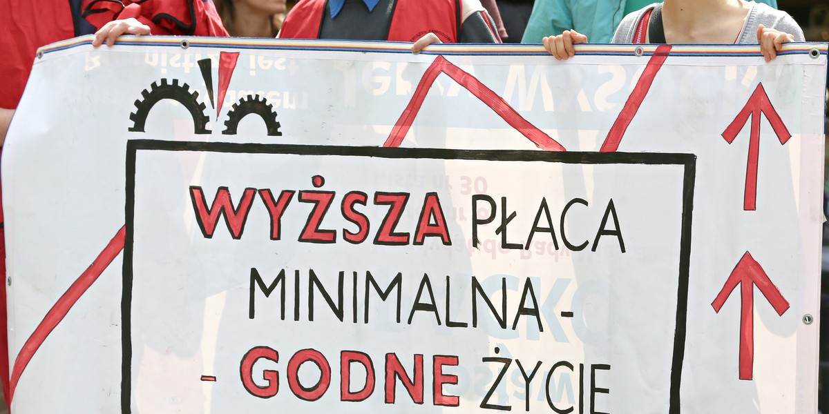 Eurostat wskazuje, że najwyższa minimalna pensja (Luksemburg) była aż 8 razy większa od tej najniższej (Bułgaria).