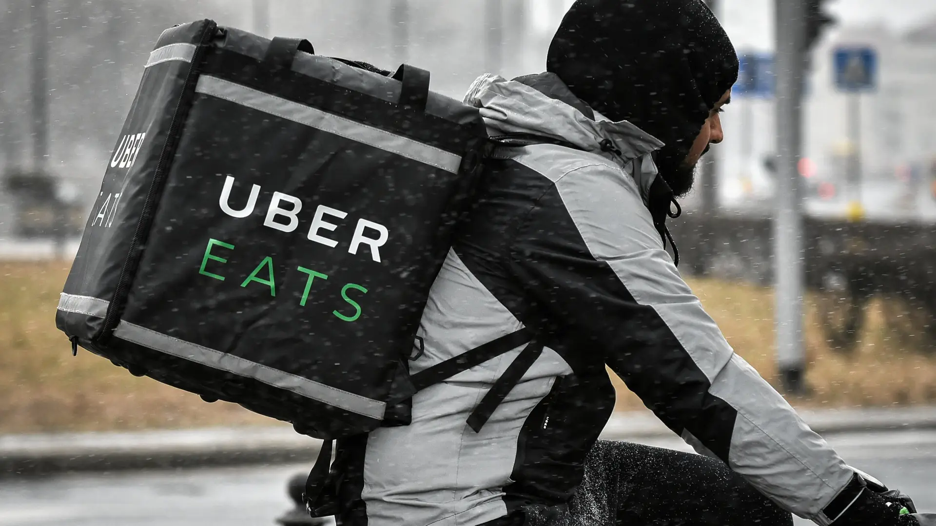 Hindusi z Uber Eats dają więcej polskiemu społeczeństwu niż Krzysztof Bosak i narodowcy