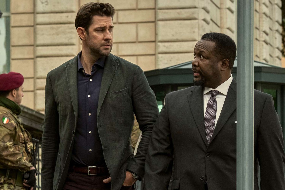 John Krasinski i Wendell Pierce w serialu "Tom Clancy's Jack Ryan"
