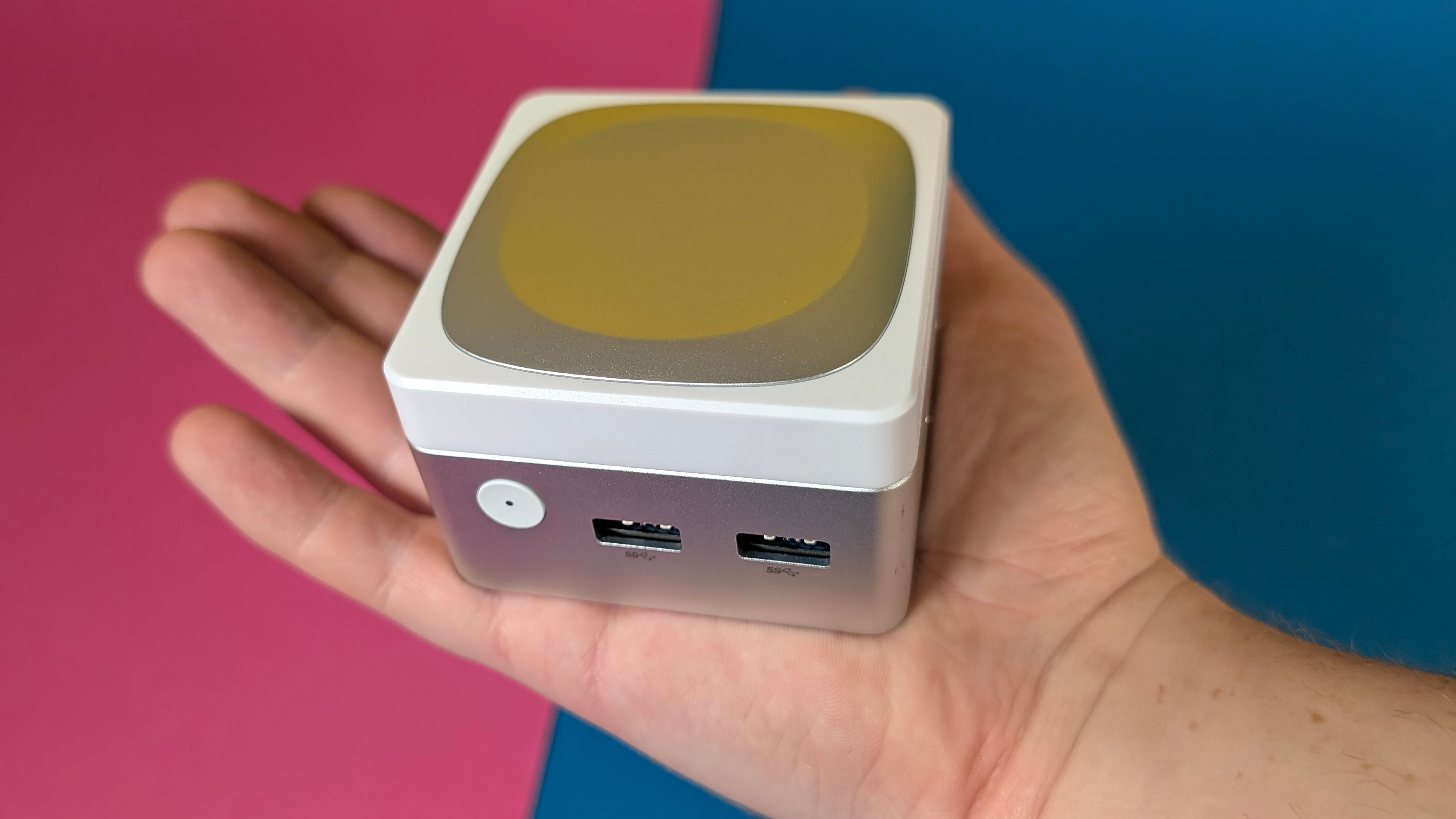 Vollwertiger Mini-PC in Handflächengröße mit Intel N100: Aoostar T8 im Test