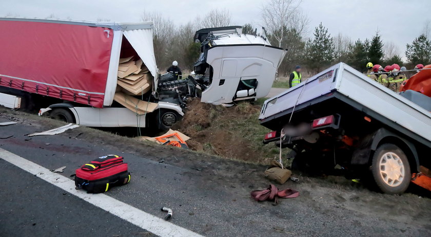 Tragiczny wypadek pod Olsztynem. Dwie osoby nie żyją