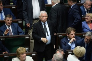 Najnowszy sondaż: Poparcie dla PiS spadło do 38 proc., a dla PO wzrosło do 19 proc.