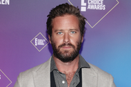 Armie Hammer na gali People’s Choice Awards w Barker Hangar w Santa Monica, 15 listopada 2020 r