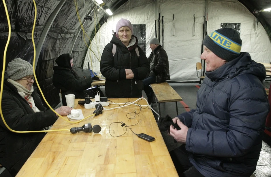 Stanovnici Kijeva u šatorima mogu da napune svoje mobilne telefone