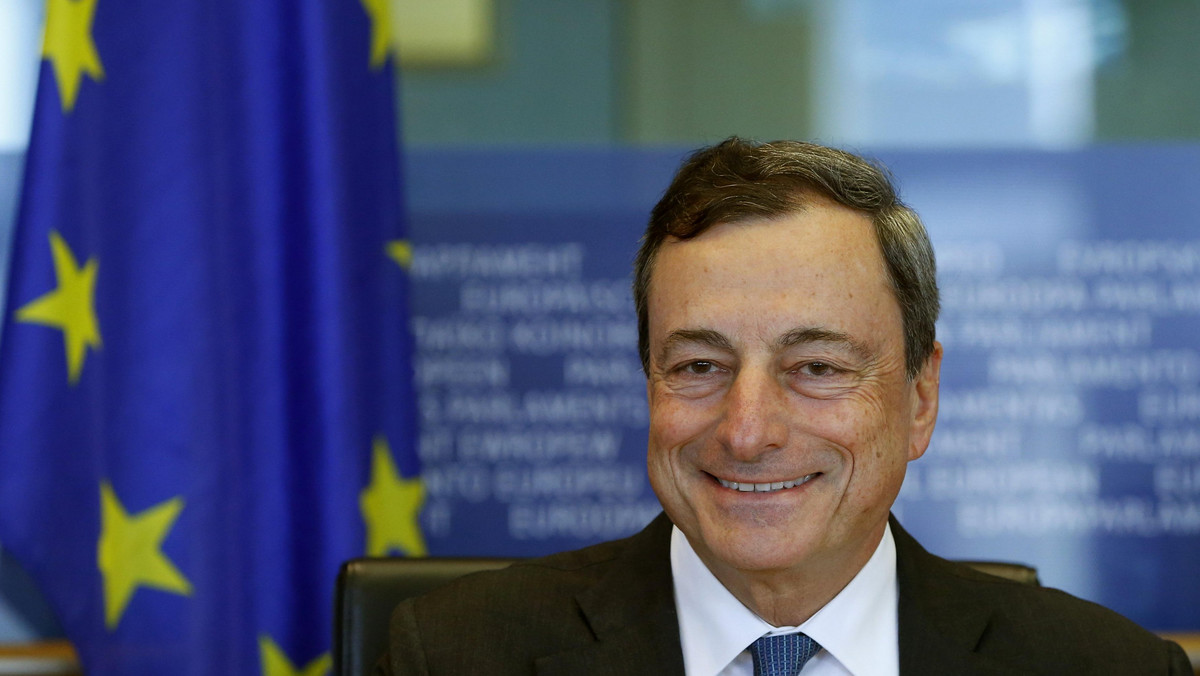 Europejski Bank Centralny może wprowadzić nowe działania w celu stymulacji gospodarki strefy euro, aby uchronić ją przed wpadnięciem w deflację – powiedział prezes EBC Mario Draghi w poniedziałek.