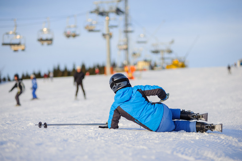 Bezpieczeństwo na nartach. Jak się zachowywać na stoku?