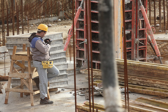 Radnici na građevini mogu da zarade i više od 1.000 evra