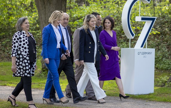 Państwa G7 przekażą Ukrainie 30 mld euro pomocy. UE zwiększa wsparcie na zakup broni