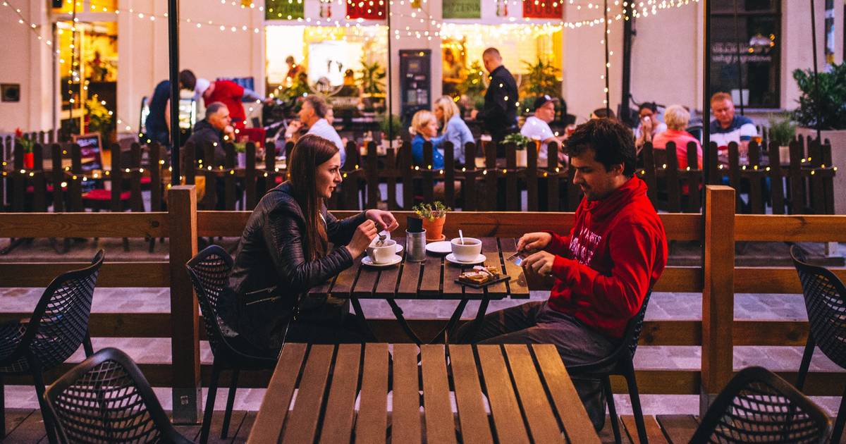 Pierwsza randka była kiepska. Z litości dała mu drugą szansę. gwałtownie pożałowała