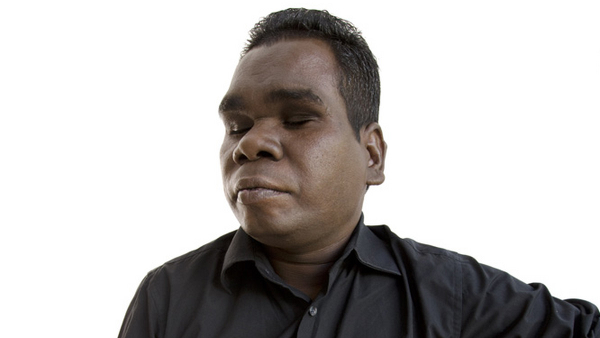 Geoffrey Gurrumul Yunupingu, to australijski artysta, niewidomy od urodzenia, Aborygen, który całe swoje życie spędził w rezerwacie, a teraz jako muzyk zdobywa coraz liczniejsze grono fanów i kolejne nagrody. Ostatnio po raz trzeci zwyciężył w plebiscycie Deadly Awards 2011. W przyszłym tygodniu artysta wystąpi w Polsce.