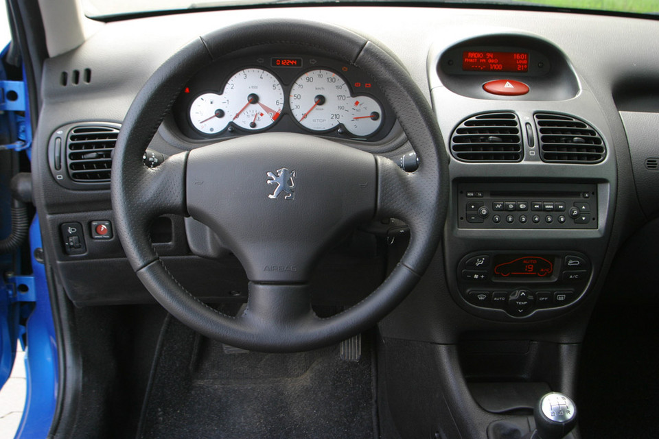 Fiat Punto 1.2 kontra Peugeot 206 1.4 co wybrać, wygląd