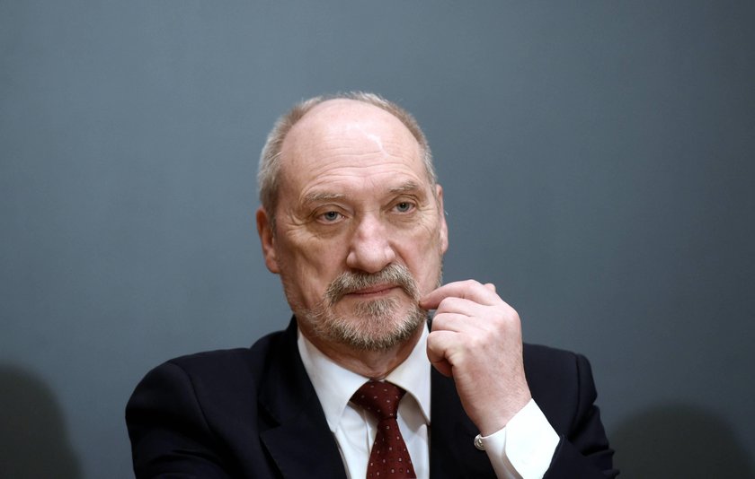 Macierewicz przegra?