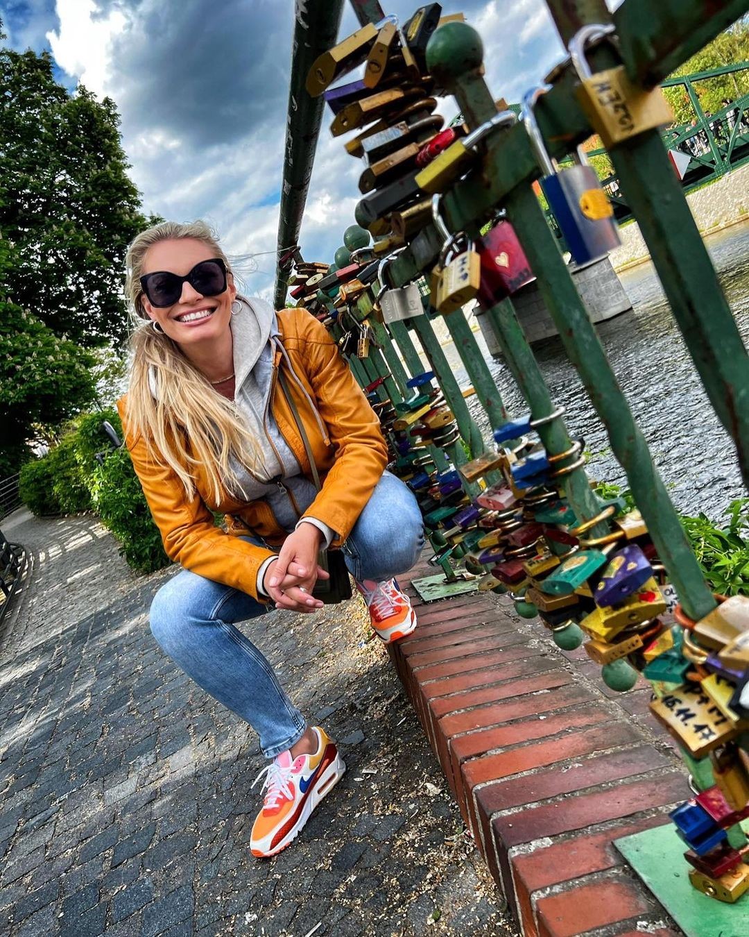 Česká televizní moderátorka Lucie Borhyová.