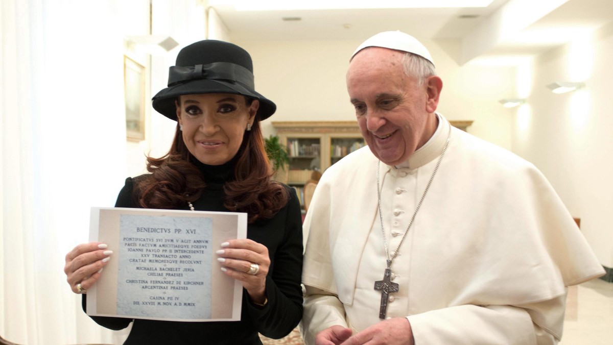 Papież rok temu zabrał głos w sprawie konfliktu trwającego od 180 lat. Doprowadziło to do ostrego sporu, w tle którego pojawił się także Jan Paweł II. Franciszek spotkał się z osobą budzącą ostatnio spore kontrowersje.