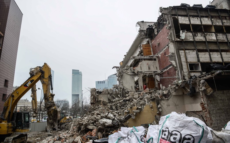 Zakończenie rozbiórki Sezamu planowane jest w kwietniu. <br><br> 
(cat/mgo) PAP/Jakub Kamiński