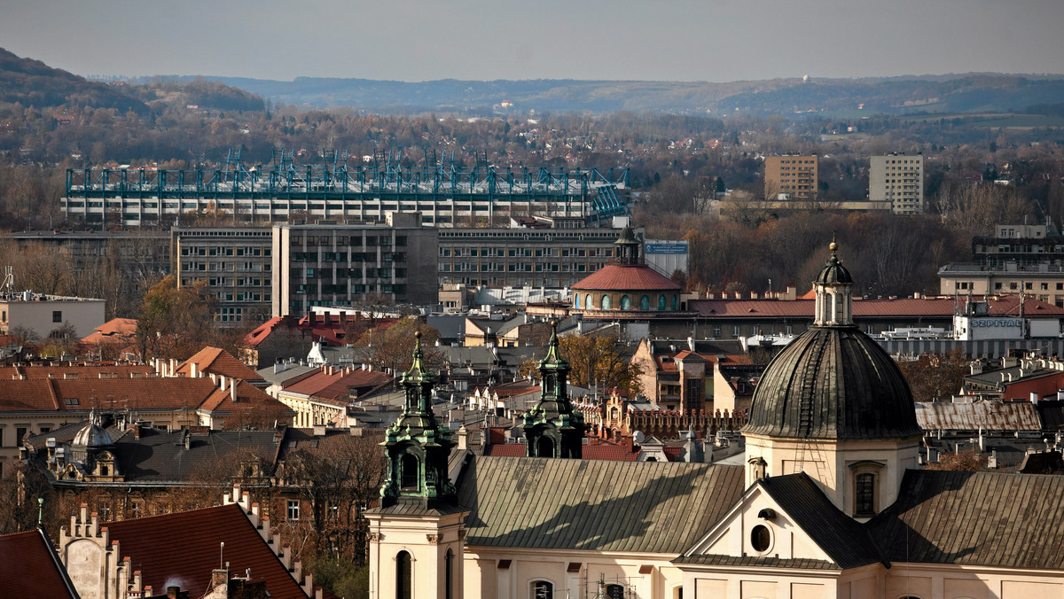 Stadion Wisły Kraków nie czekał długo na swoje pierwsze "wyróżnienie". Parę tygodni po udostępnieniu dla kibiców całego obiektu został on laureatem antynagrody dla najgorszego obiektu w Krakowie...