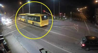 O krok od tragedii! Autobus wjechał pod zamykające się rogatki, w środku byli pasażerowie