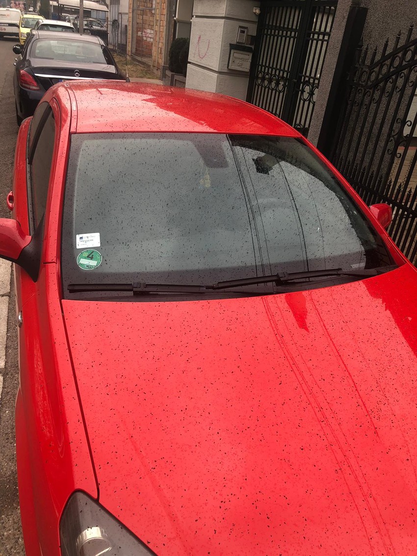 Čestice čađi se teško skidaju sa automobila, tvrde komšije