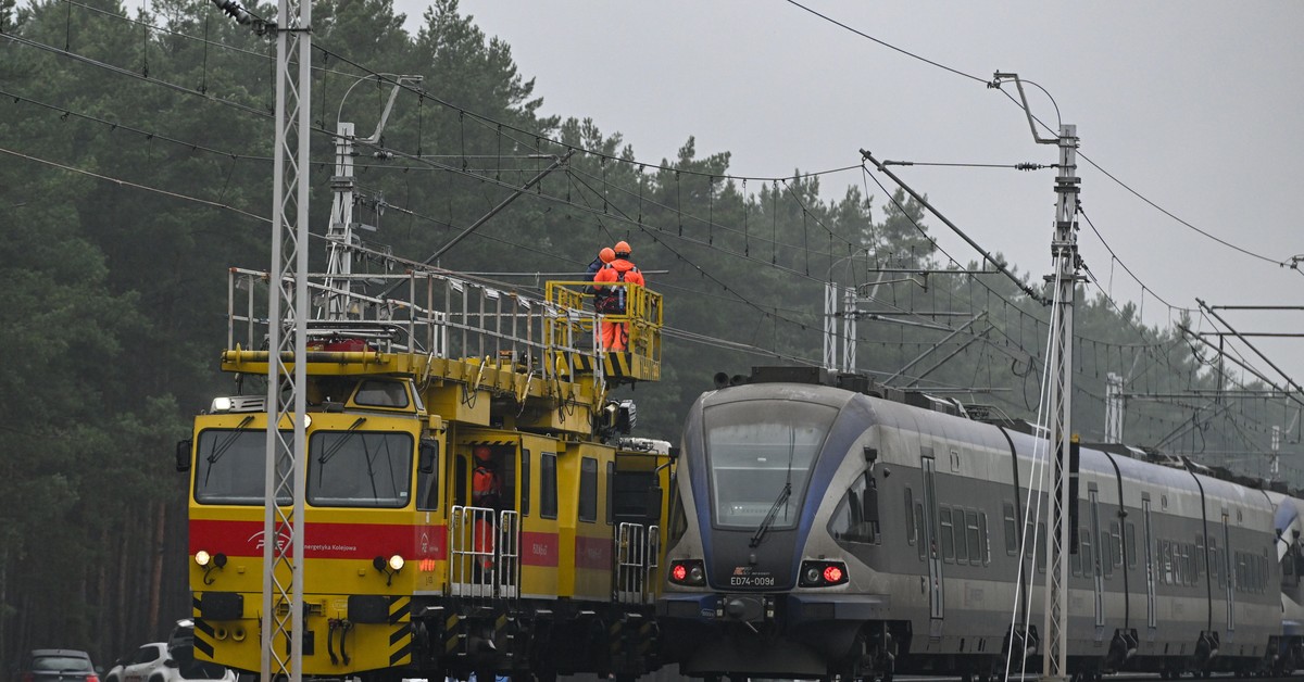 Kolejny akt dywersji na trasie Warszawa–Lublin? Zerwana trakcja, zatrzymany pociąg z 475 osobami