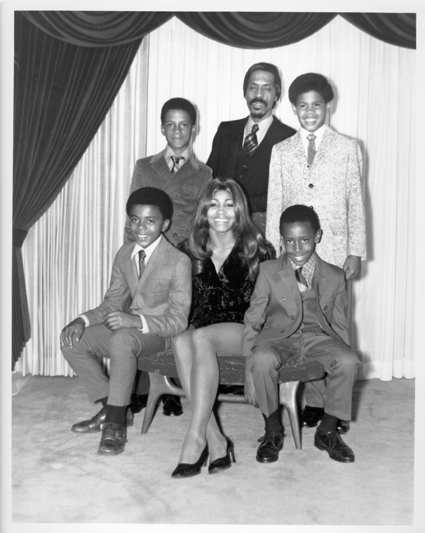 Ike i Tina Turner synami w 1972 r. (od lewej) Michael Turner (syn Ike'a i Lorraine Taylor), Ike Turner Jr. (syn Ike'a i Lorraine Taylor), Craig Hill (syn Tiny Turner i Raymonda Hilla), Ronnie Turner (syn Ike'a i Tyny).