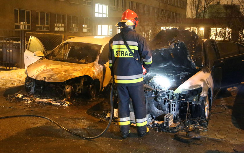 Pożar samochodów w centrum Olsztyna, ktoś podpala auta