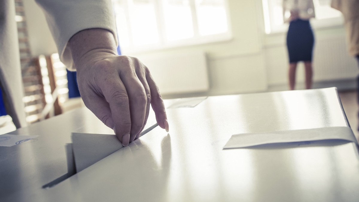 Wyniki wyborów prezydenckich okazały się wielkim zaskoczeniem. Nie tylko porażka Bronisława Komorowskiego, ale także wynik Pawła Kukiza przyniosły ze sobą wiele pytań. - Ostatnie wybory ujawniły głębszą zmianę zachodzącą w młodym pokoleniu. Jej sens da się wyrazić jednym słowem: podmiotowość - ocenia dr Krzysztof Mazur, prezes Klubu Jagiellońskiego.