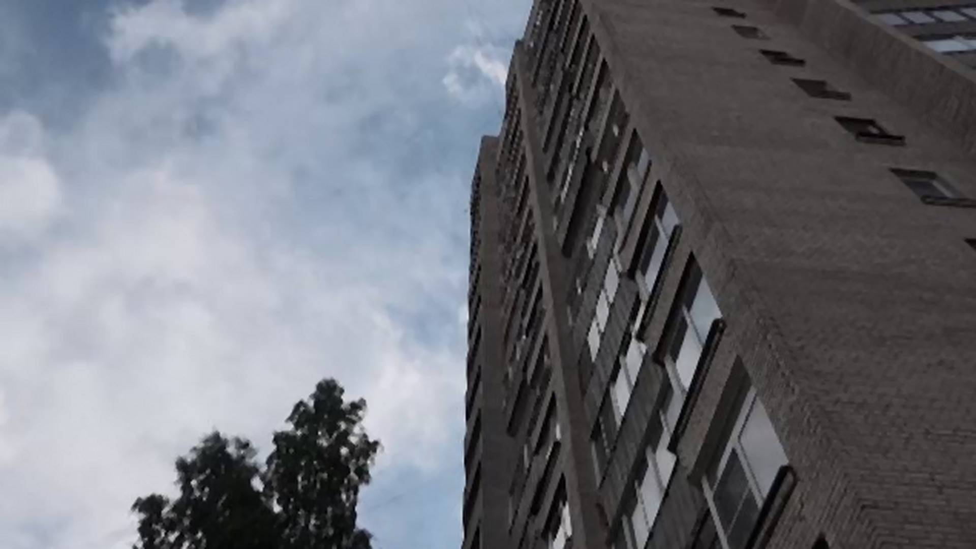 Kiugrott ötödik emeleti lakásából egy nyugdíjas Szombathelyen, miután beutalták a kórházba